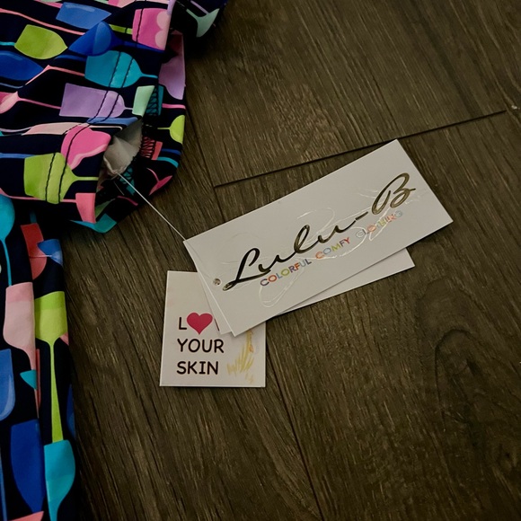 Lulu B Colorful Wine Glass Ruffle Sleeve Cooling UPF 50 Top NWT Size Medium M - Picture 9 of 12